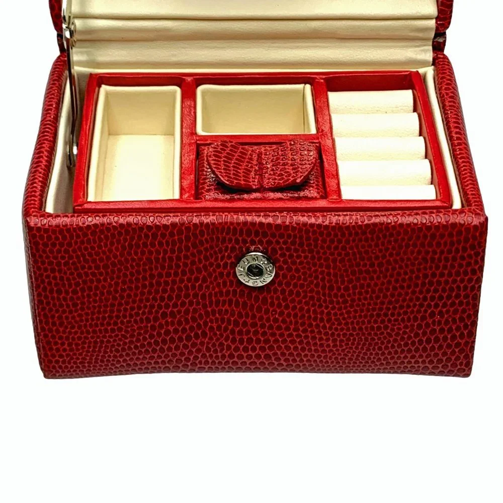 JEUN BANG  Embossed Faux Leather Rhinestone‎ Heart Accents Travel Jewelry Box